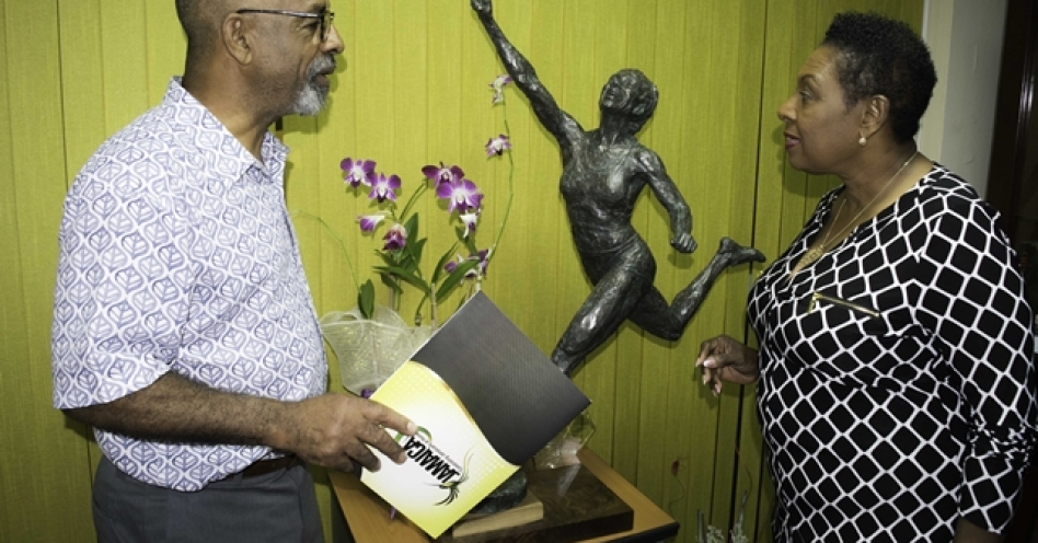 Basil Watson (left) and Jamaica culture minister Olivia Grange (Photo: Contributed)