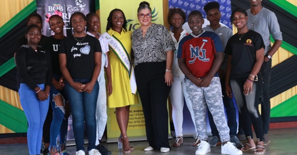 Miss Kingston and St. Andrew Festival Queen 2023, Jhanielle Powell (sixth left), and Marketing Director, Bob Marley Group of Companies, Julia Vaz (sixth right) with ‘Flip The Script’ film project student participants.