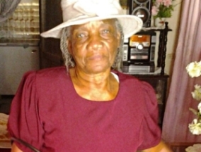  Gladis Clarke Peterkin 